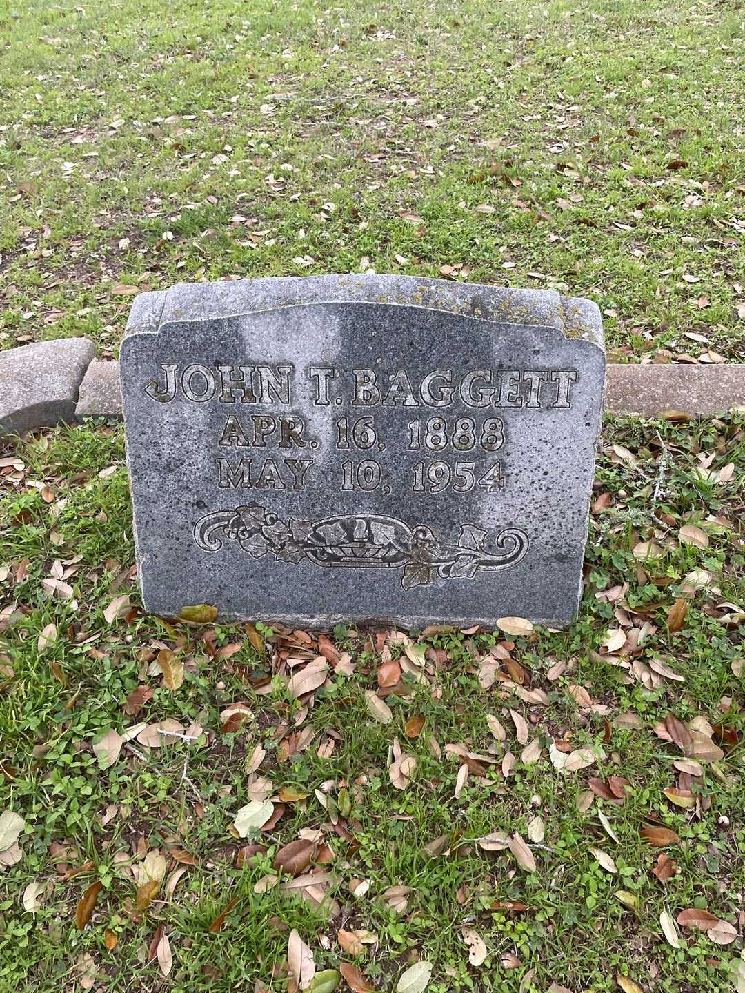 John T. Baggett's grave. Photo 3