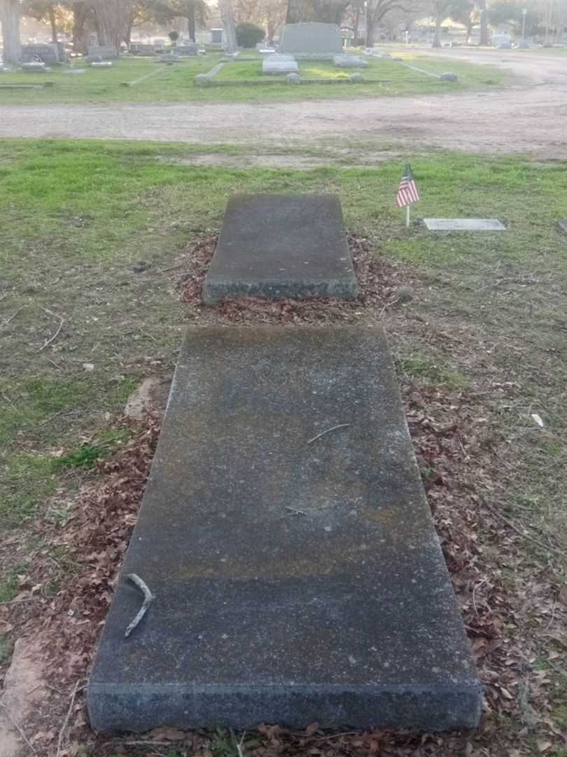 Alfred Godfrey Buescher's grave. Photo 2