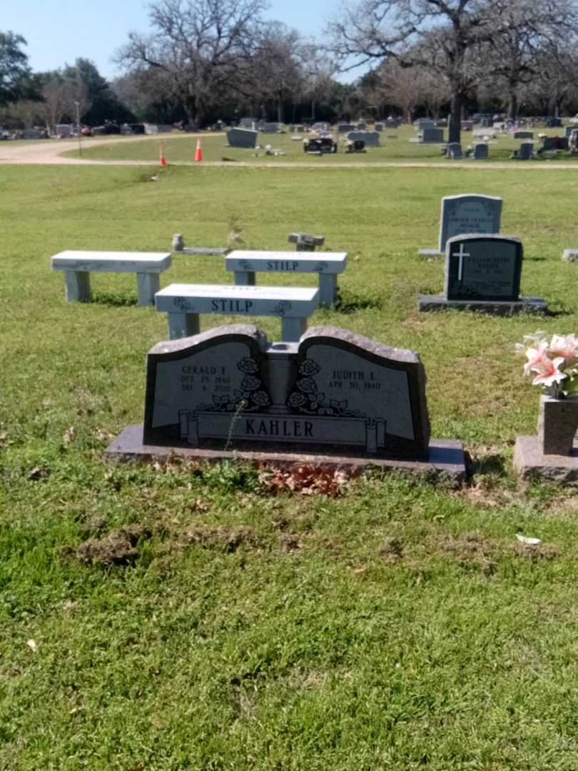 Gerald E. Kahler's grave. Photo 2