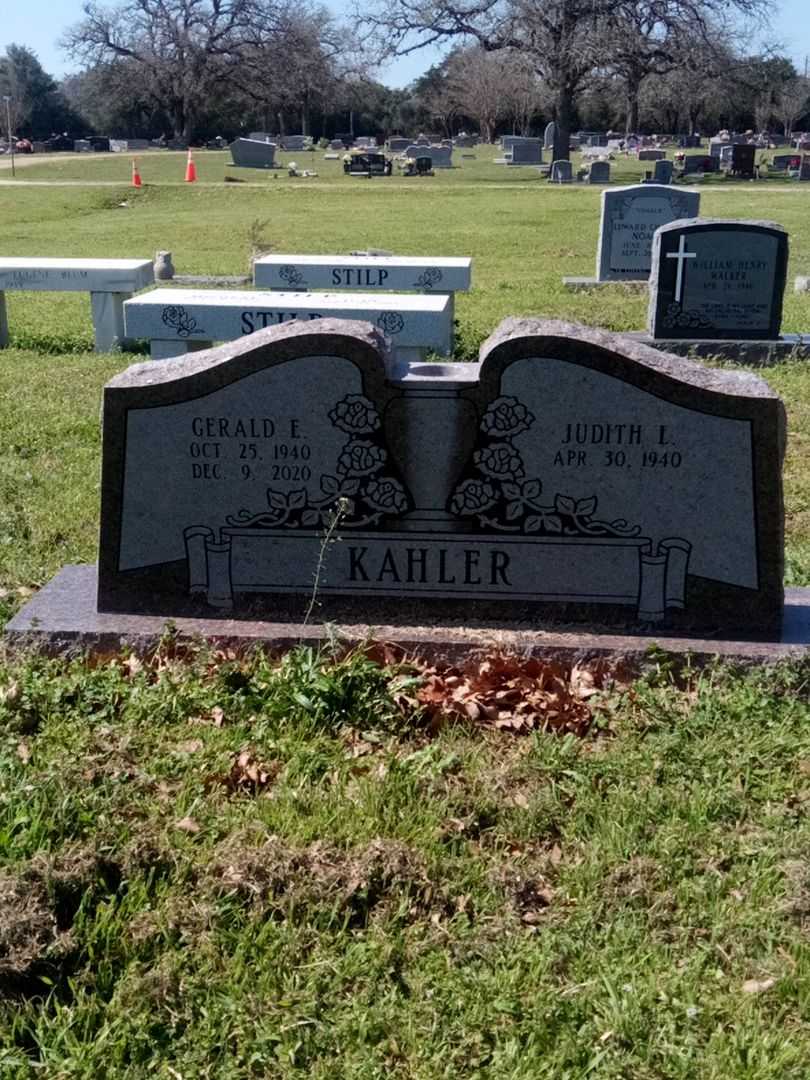 Gerald E. Kahler's grave. Photo 1
