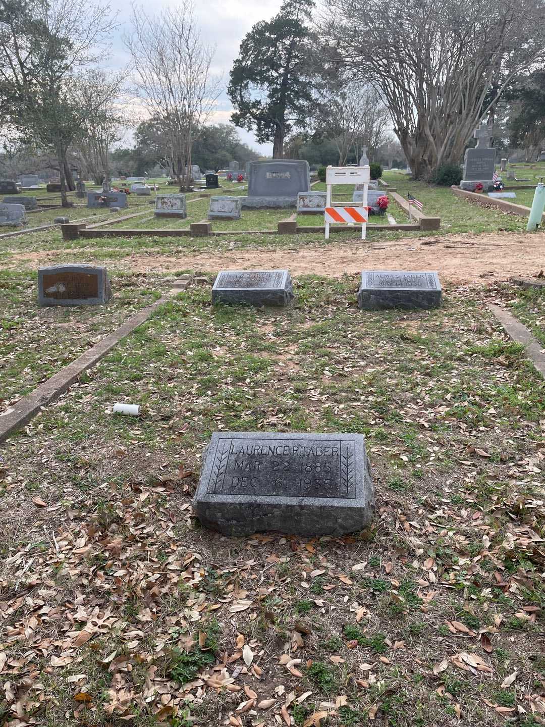 Laurence R. Taber's grave. Photo 2