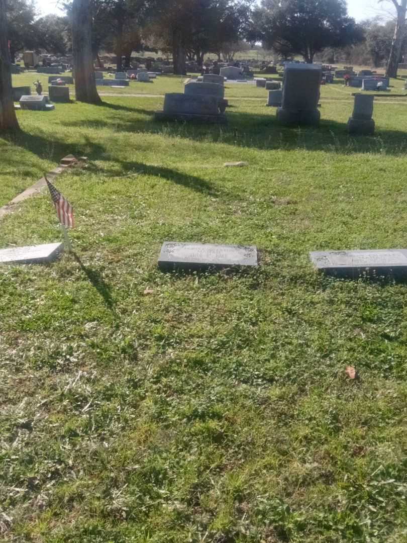Doris Eagleston Mahan's grave. Photo 2