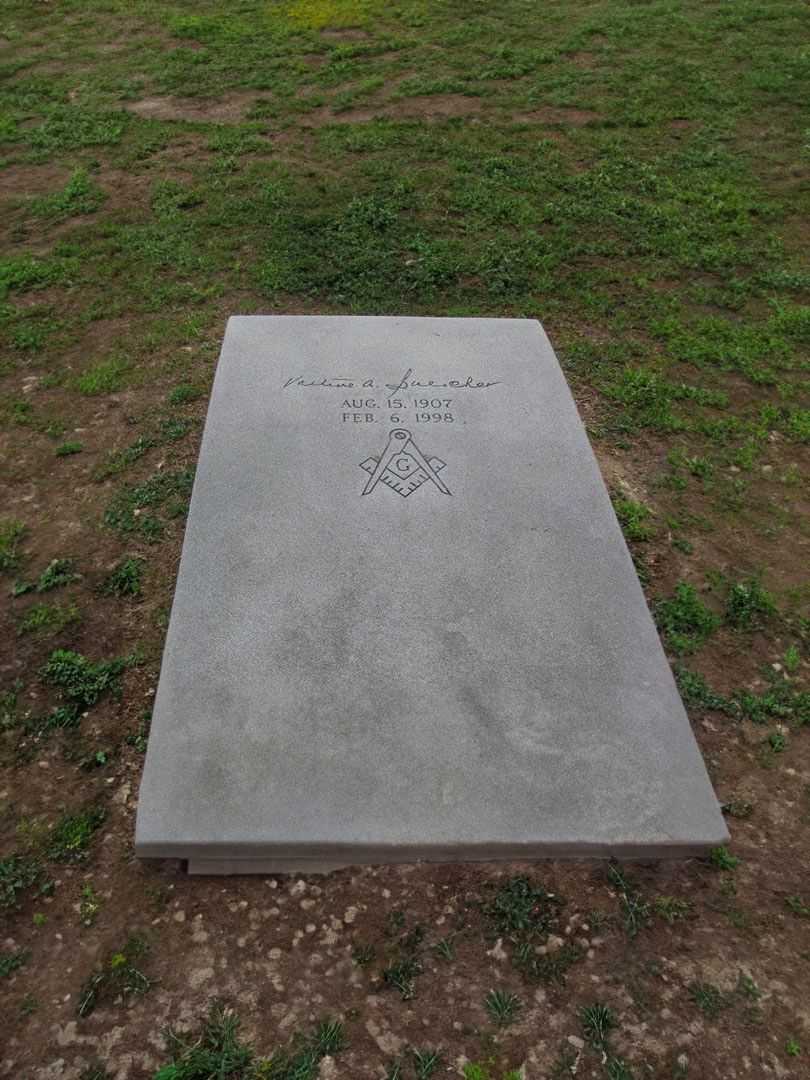 Vastine A. Buescher's grave. Photo 3