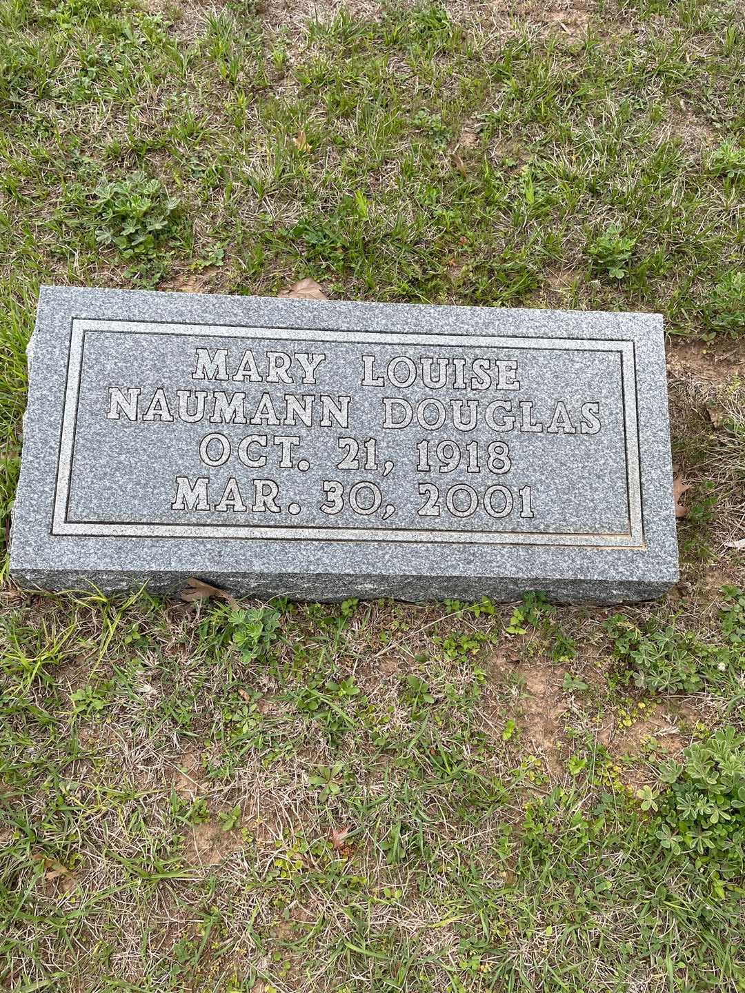 Mary Louise Naumann Douglas's grave. Photo 3